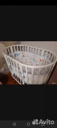 Детская кроватка с маятником