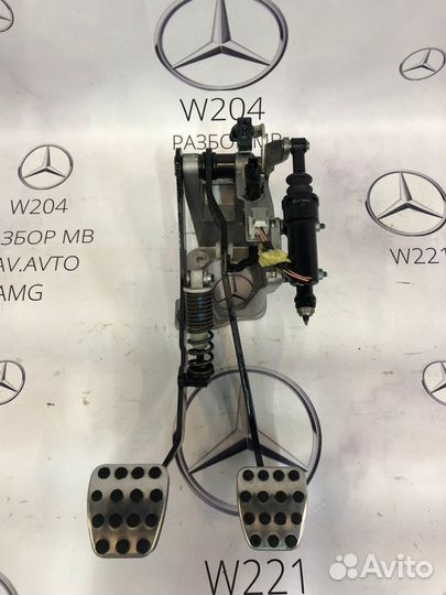 Педаль МКПП Mercedes W204