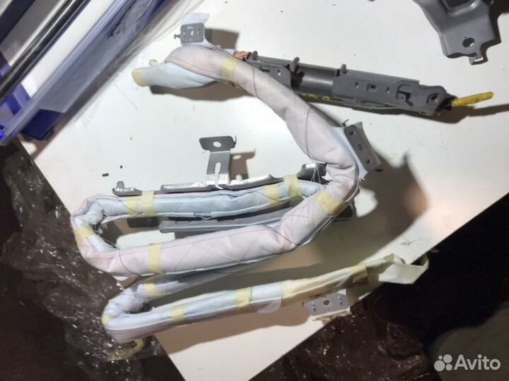 Подушка безопасности боковая правая (шторка)