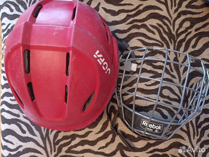 Хоккейный шлем