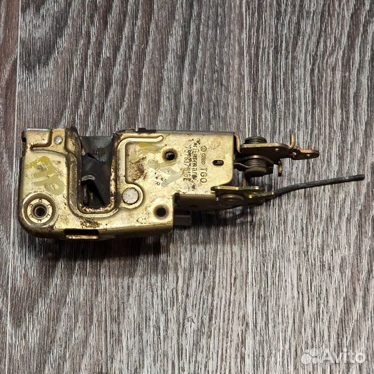 Замок двери передней правой VW T4