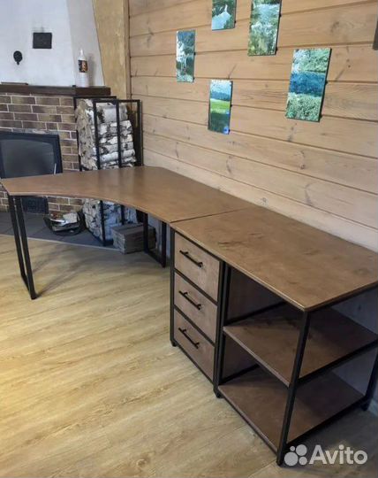 Рабочий стол с полками бук