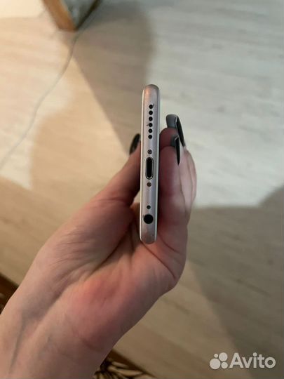 Телефон iPhone 6s