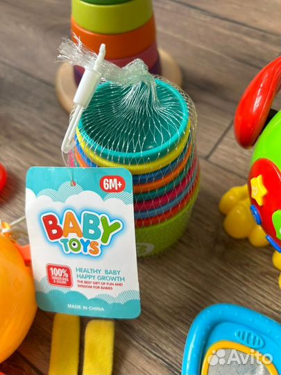 Большой пакет фирменных игрушек