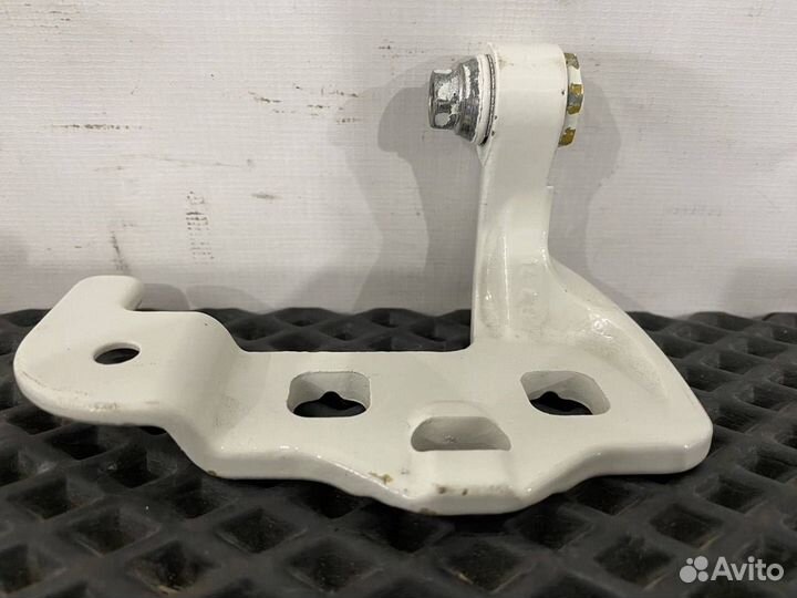 Петля двери Renault T