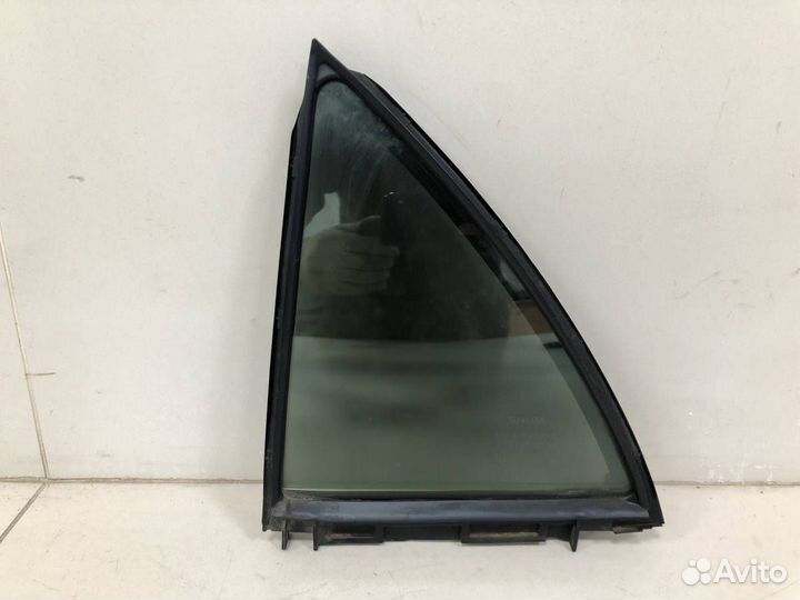 Стекло двери задней левой форточка Toyota Corolla