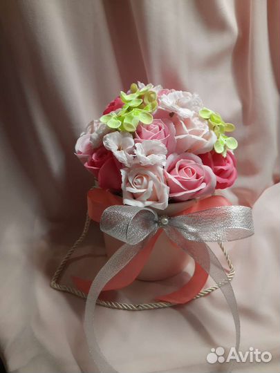 Букет из мыльных роз и других цветов