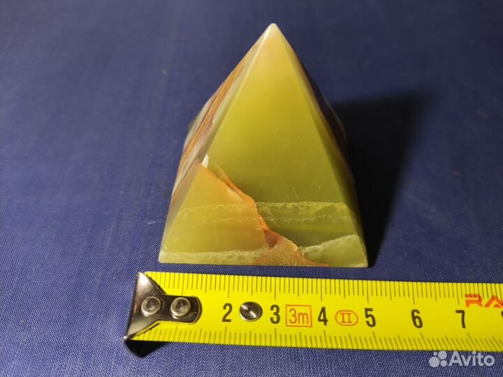 Пирамида из оникса