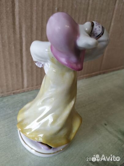 Статуэтка фарфоровая Плясунья