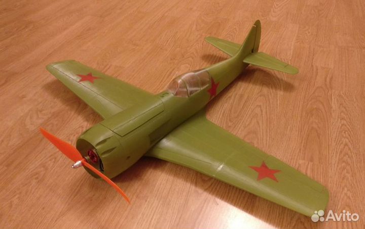 Корпус самолета на радиоуправлении Ла-11