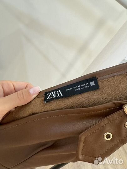 Платье из экокожи zara