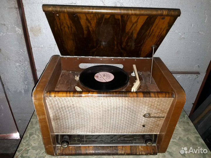 Радиоприемник Ламповая радиола вэф Аккорд