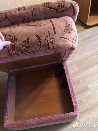 Кресло и пуф