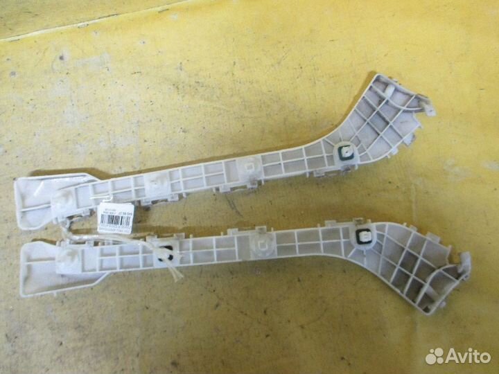 Крепление бампера Toyota Prius ZVW30 (Заднее)