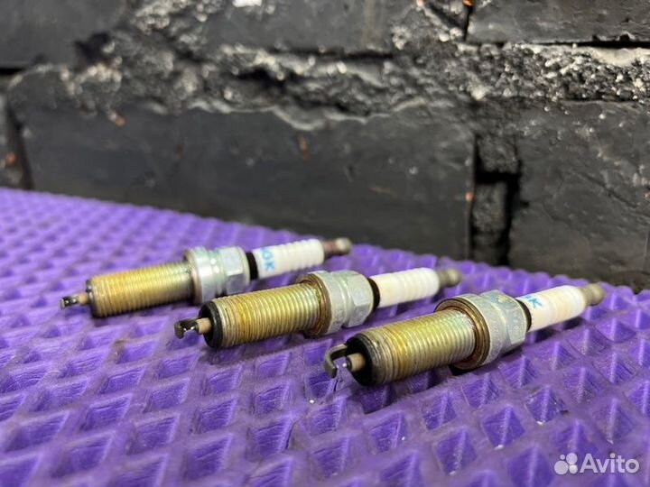 Свеча зажигания Nissan Note E12-120393 HR12DDR