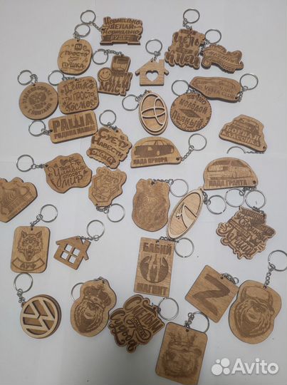 Брелки оптом выполненные из дерева 60 шт