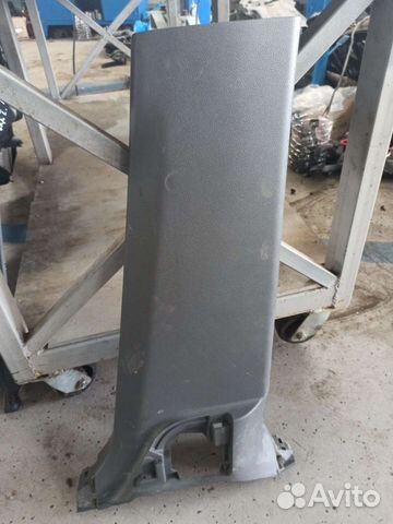 Обшивка стойки нижняя правая Lexus LX 570