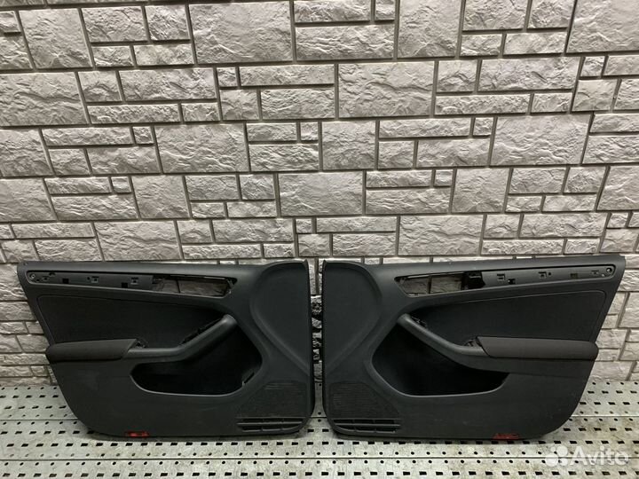 VW Jetta 6 Обшивка двери передней левой и правой