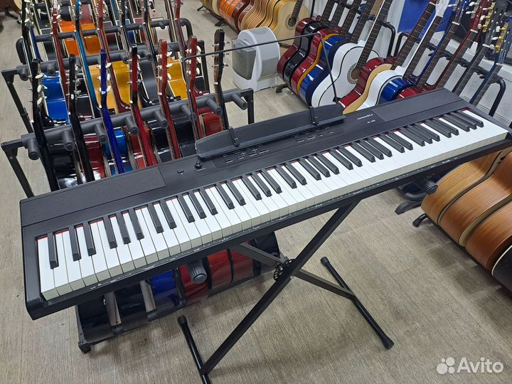Цифровое электронное пианино чёрное со стойкой