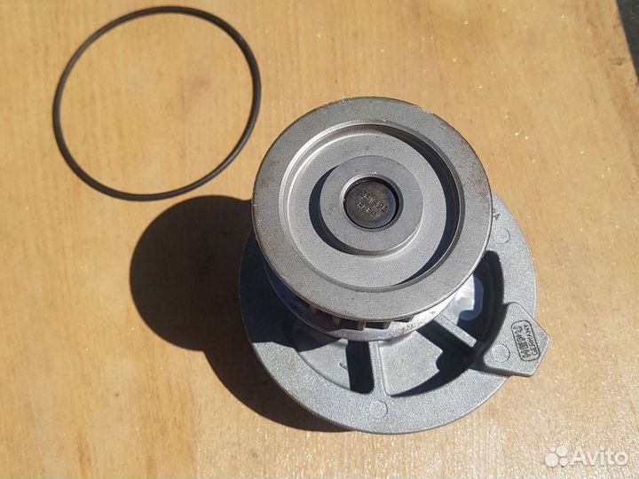 Помпа Опель Шевроле