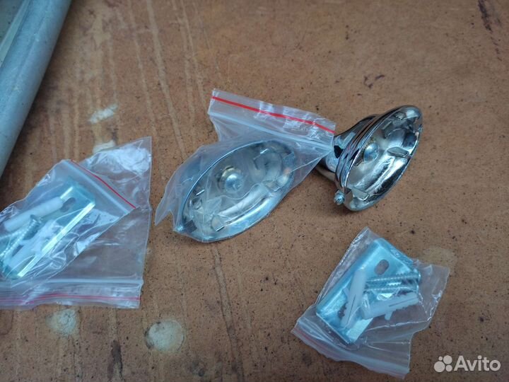 Полотенцедержатель + два крючка новые