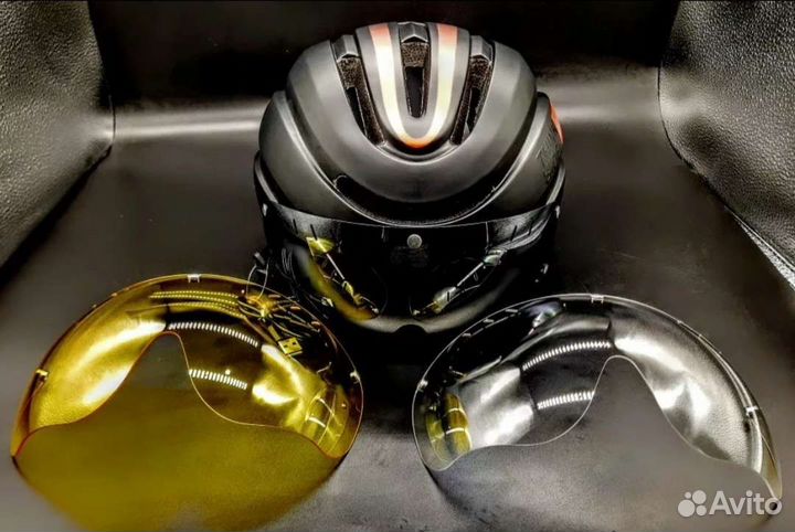 Велошлем с визором (новый)