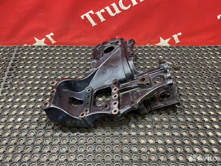 Кронштейн буксировочный правый 2023г