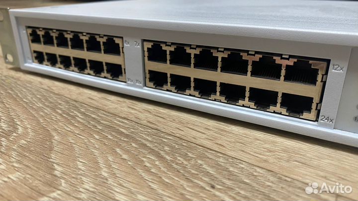 Свитч на 24 порта. Управляемый