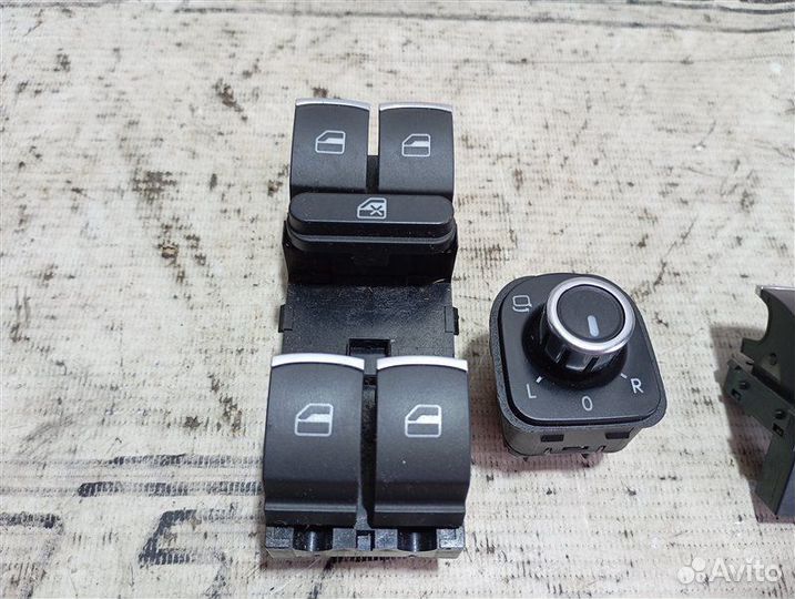 Кнопки стеклоподъемников Volkswagen Tiguan 5N 2.0