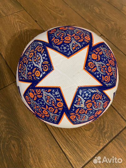 Футбольный мяч профессиональный adidas