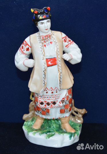 Фарфоровая статуэтка- одарка. киев