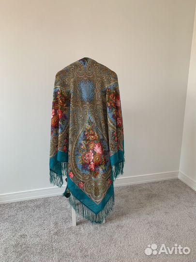 Павлопосадская шаль из шерсти с шелковой бахромой