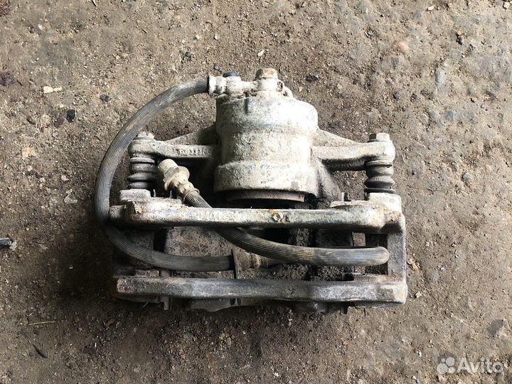 Toyota avensis 2 Суппорт