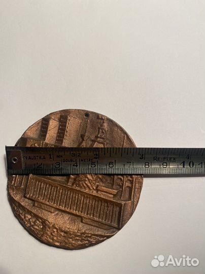 Настольная медаль