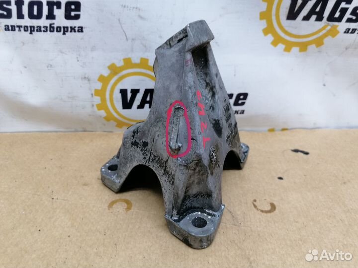 Кронштейн двигателя (лапа крепления) Audi A4 B6