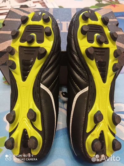 Детские футбольные бутсы