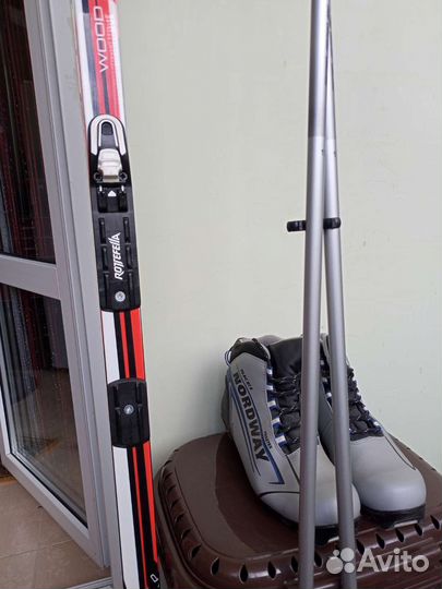 Комплект беговой (лыжи, палки, ботинки)