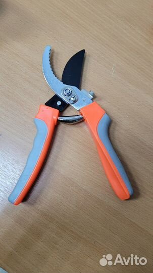 Секатор садовый