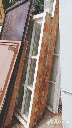 Железное окно, деревянные окна и двери, кухня