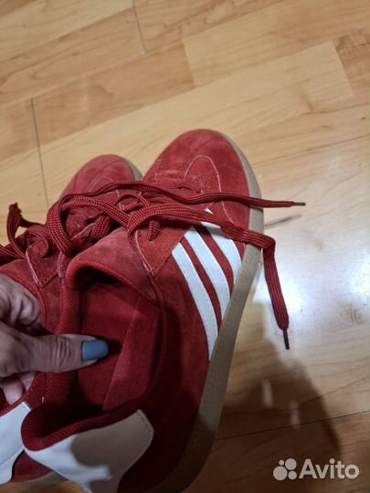 Кроссовки женские