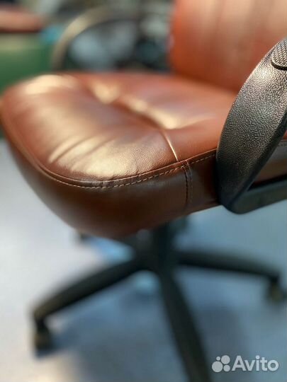 Офисное кресло
