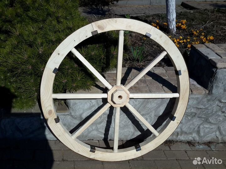 Колесо деревянное декоративное