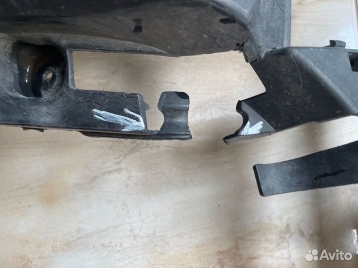 Кронштейн бампера передний левый Mercedes E Class