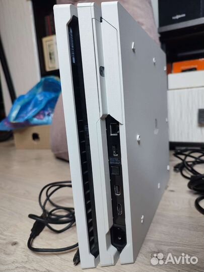 Sony PlayStation 4 Pro белая
