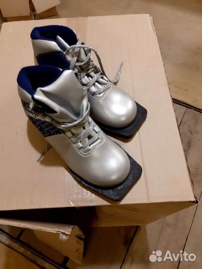 Лыжные ботинки