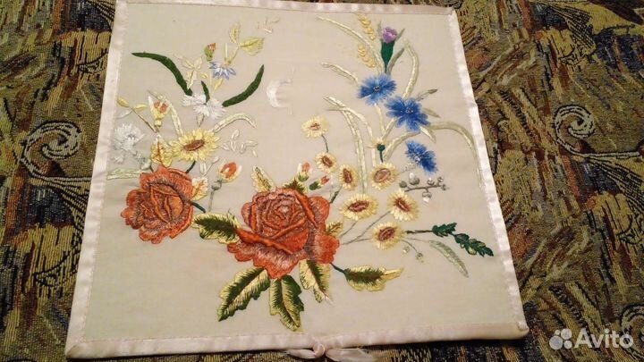 Картина вышитая