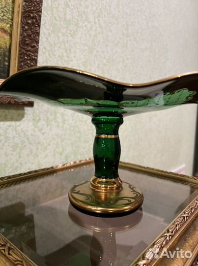 Ваза для фруктов на ножке