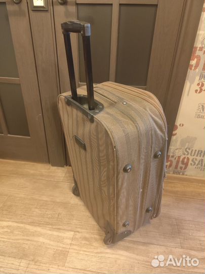 Чемодан на колесах большой б/у