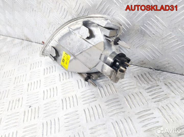 Указатель поворота правый Mercedes R170 1708260243