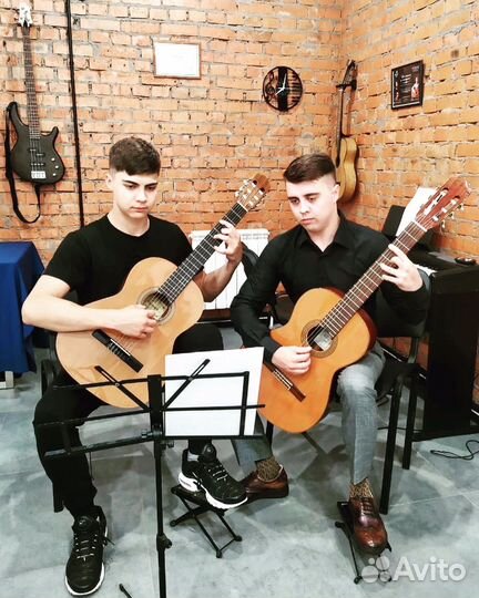 Репетитор по игре на гитаре онлайн